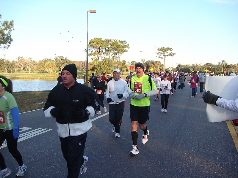 Florida [2010 Jan] 062.JPG - Scenes from the Disney World Marathon